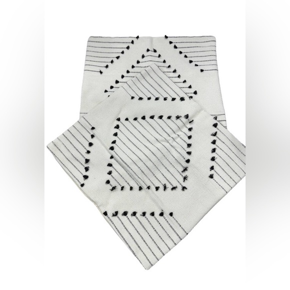 Oudain Set of 2 Boho Throw Pillow Covers 18” x 18” Tufted with Tassel NWOT - Picture 5 of 9